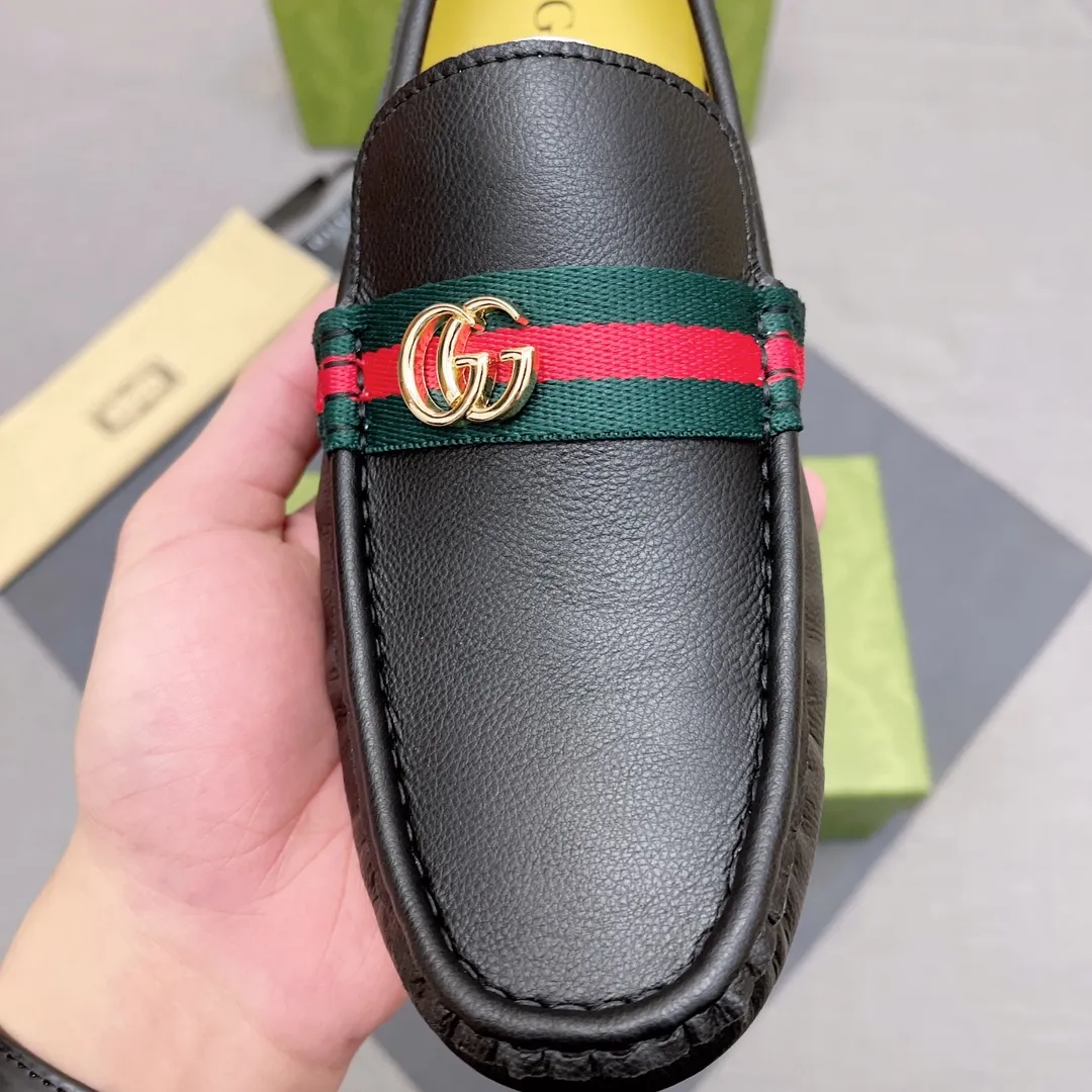 p400 GUCCI, Gucci official flagship store original casual beanie shoes ~ Four Seasons Trendy Shoes 👟》New version at the counter, Gucci 1:1 high-quality workmanship, upper: imported pebbled calfskin, genuine sweat-absorbent pigskin lining, fashionable lazy business style design, casual loafers, running shoes are perfect for young people. British fashion boots 😍 Equipped with original raw rubber wear-resistant outsole, absolutely high-end and classy, ​​suitable for drivers only 🚗 A must-have for fashionable men, standard code 37-45 No. 071